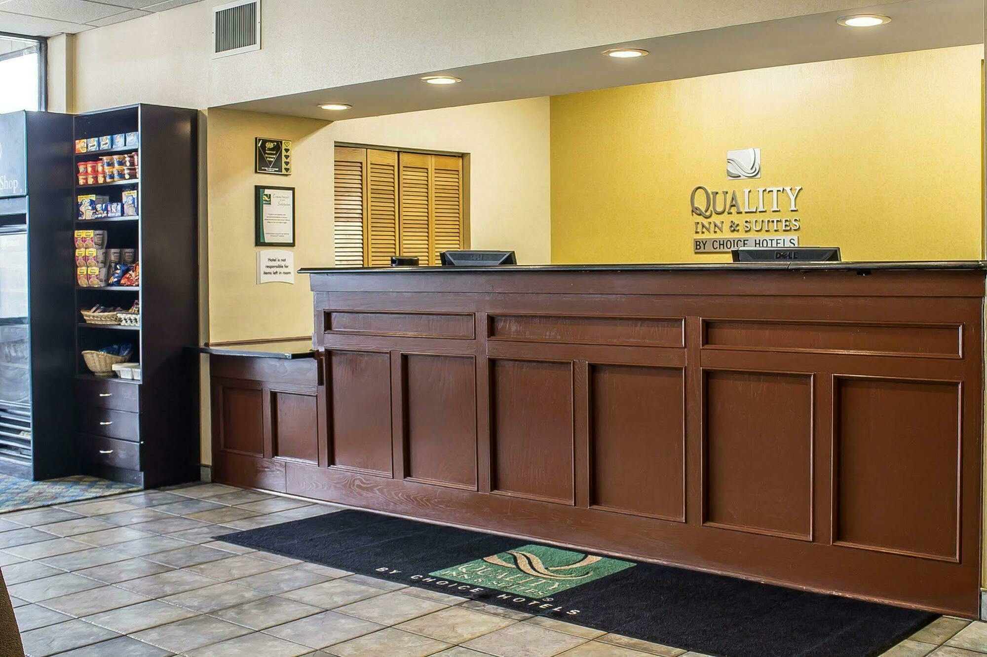Wilkes-Barre Inn & Suites Exterior photo