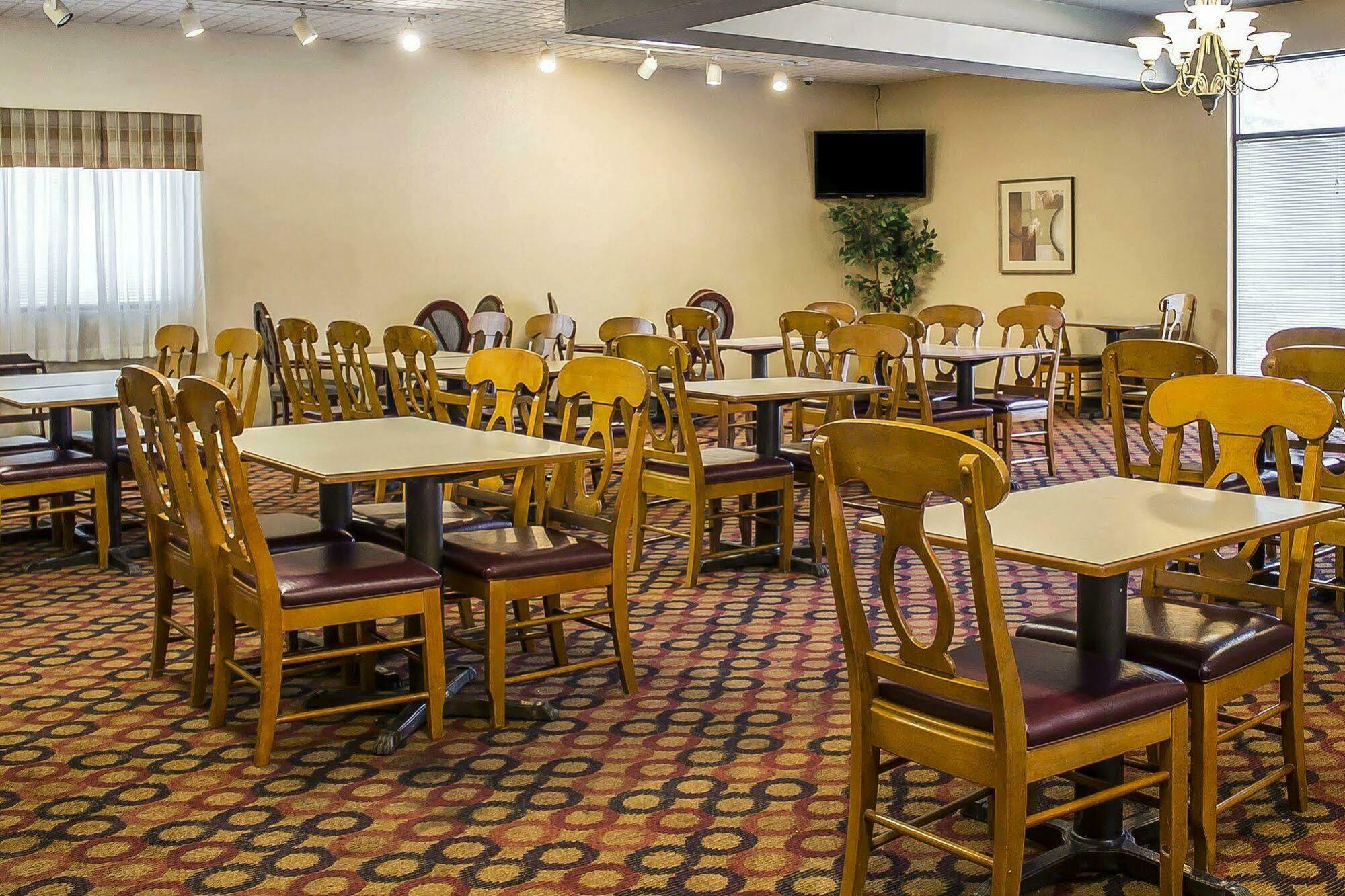 Wilkes-Barre Inn & Suites Exterior photo